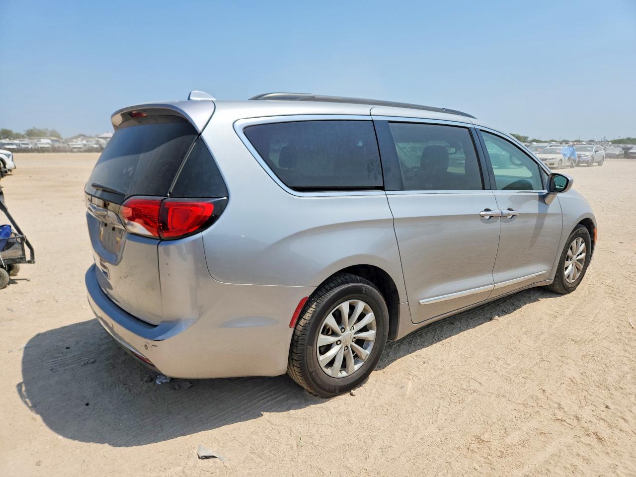 2C4RC1BG5HR613313 · 2017 CHRYSLER PACIFICA · 3/12