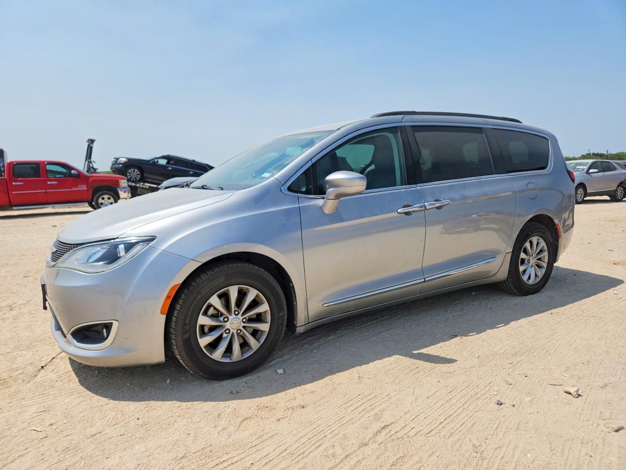 2C4RC1BG5HR613313 · 2017 CHRYSLER PACIFICA