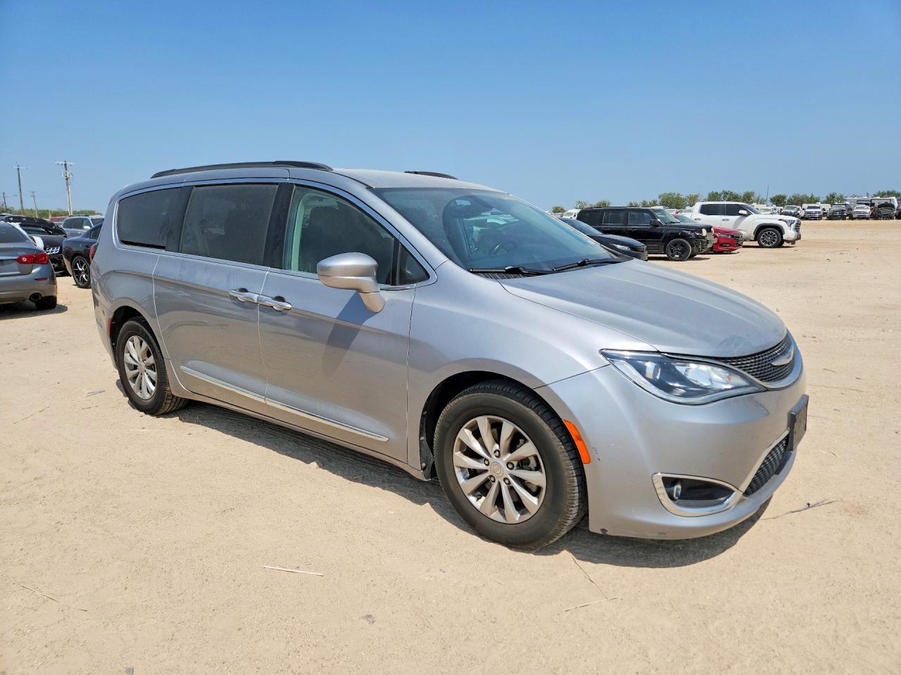 2C4RC1BG5HR613313 · 2017 CHRYSLER PACIFICA · 4/12