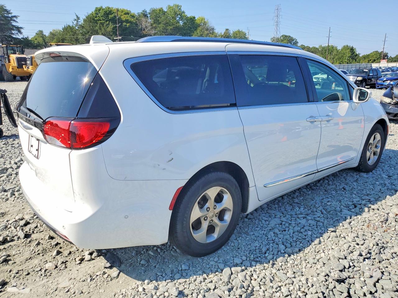 2C4RC1EG3HR636021 · 2017 CHRYSLER PACIFICA · 3/13
