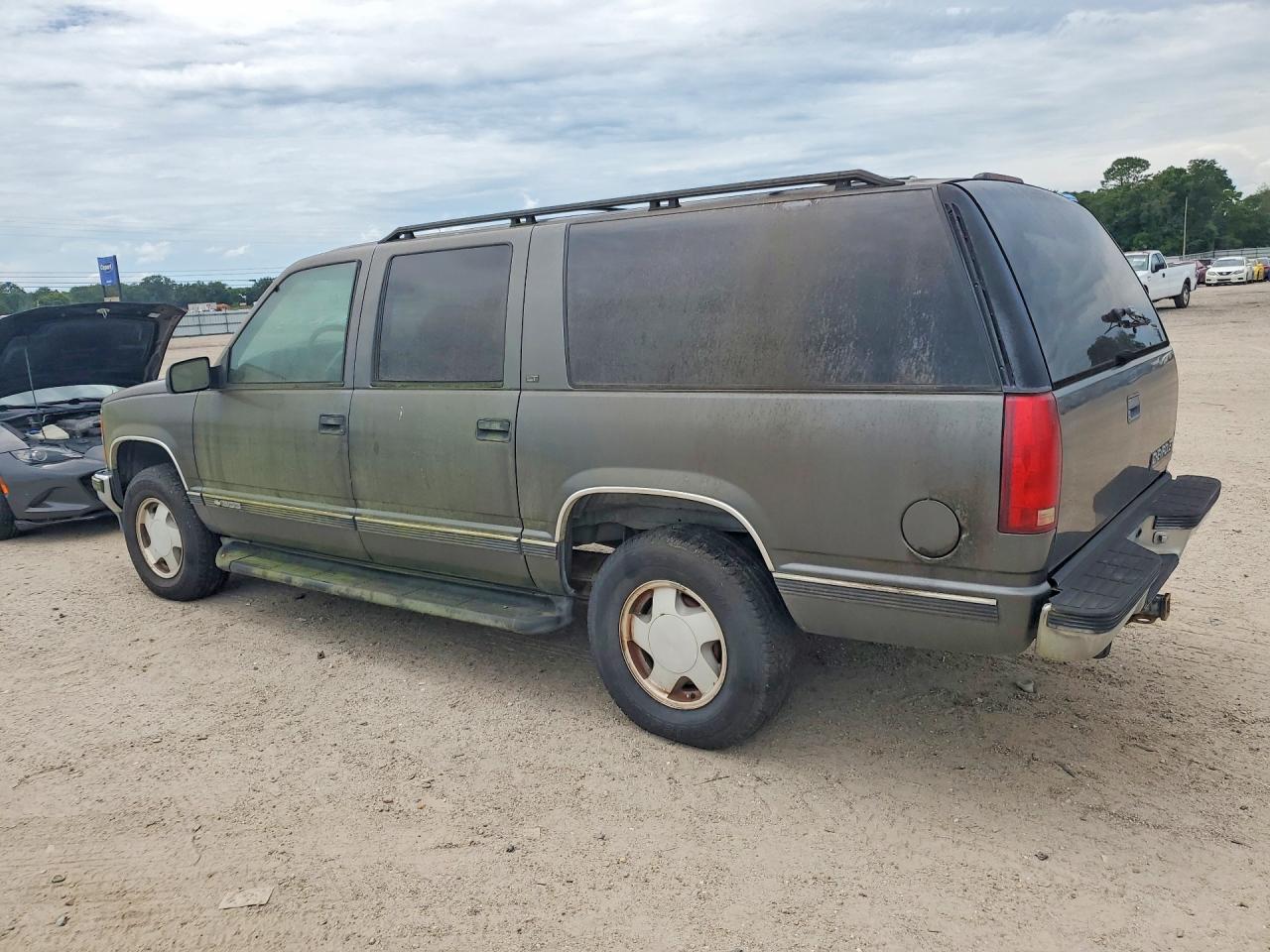 3GNFK16R9XG136866 · 1999 CHEVROLET SUBURBAN · 2/13