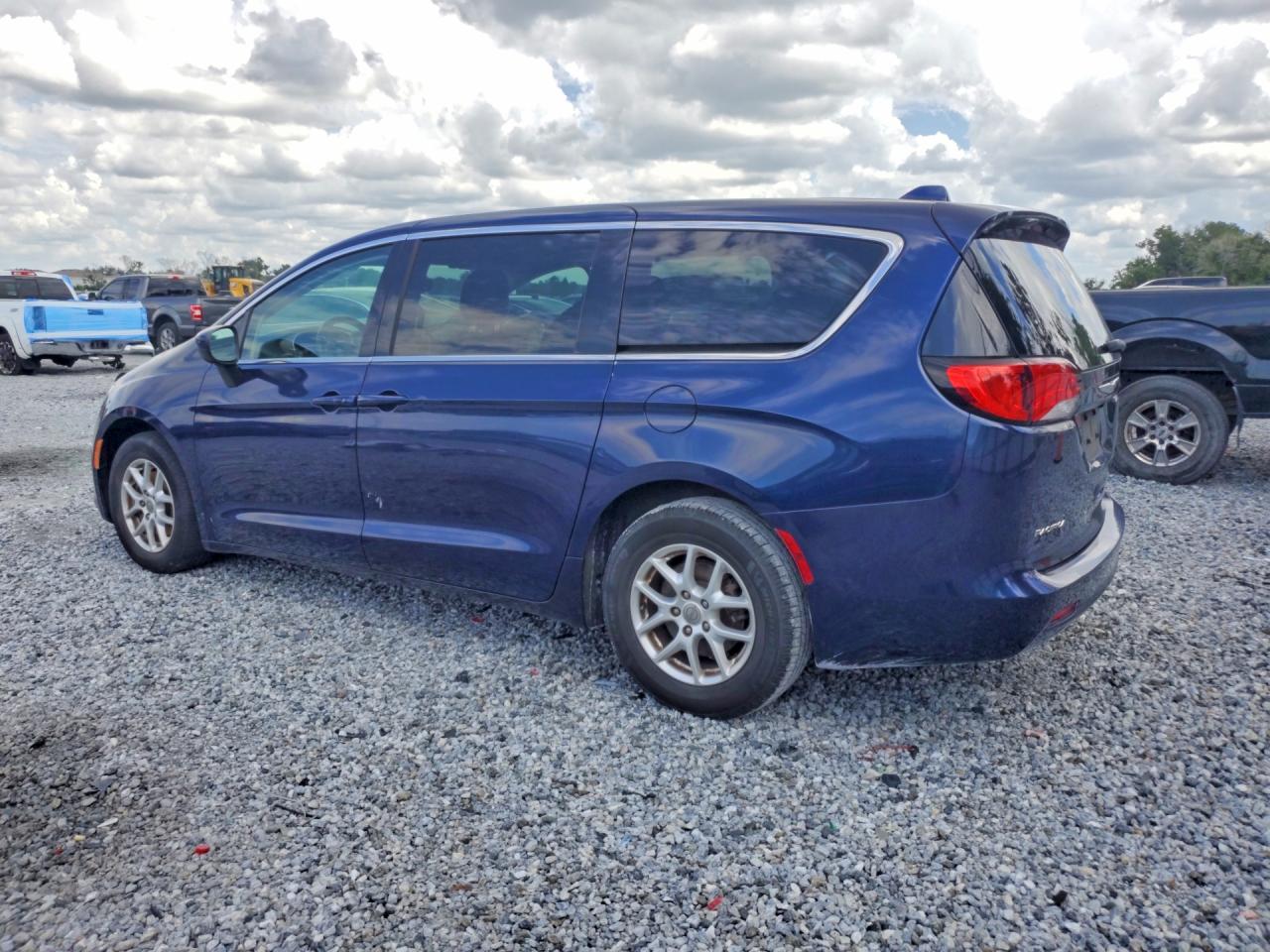 2C4RC1DG7HR688883 · 2017 CHRYSLER PACIFICA · 2/13