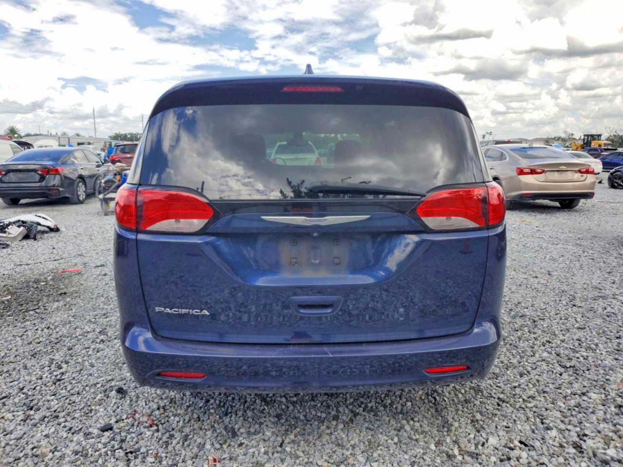 2C4RC1DG7HR688883 · 2017 CHRYSLER PACIFICA · 6/13
