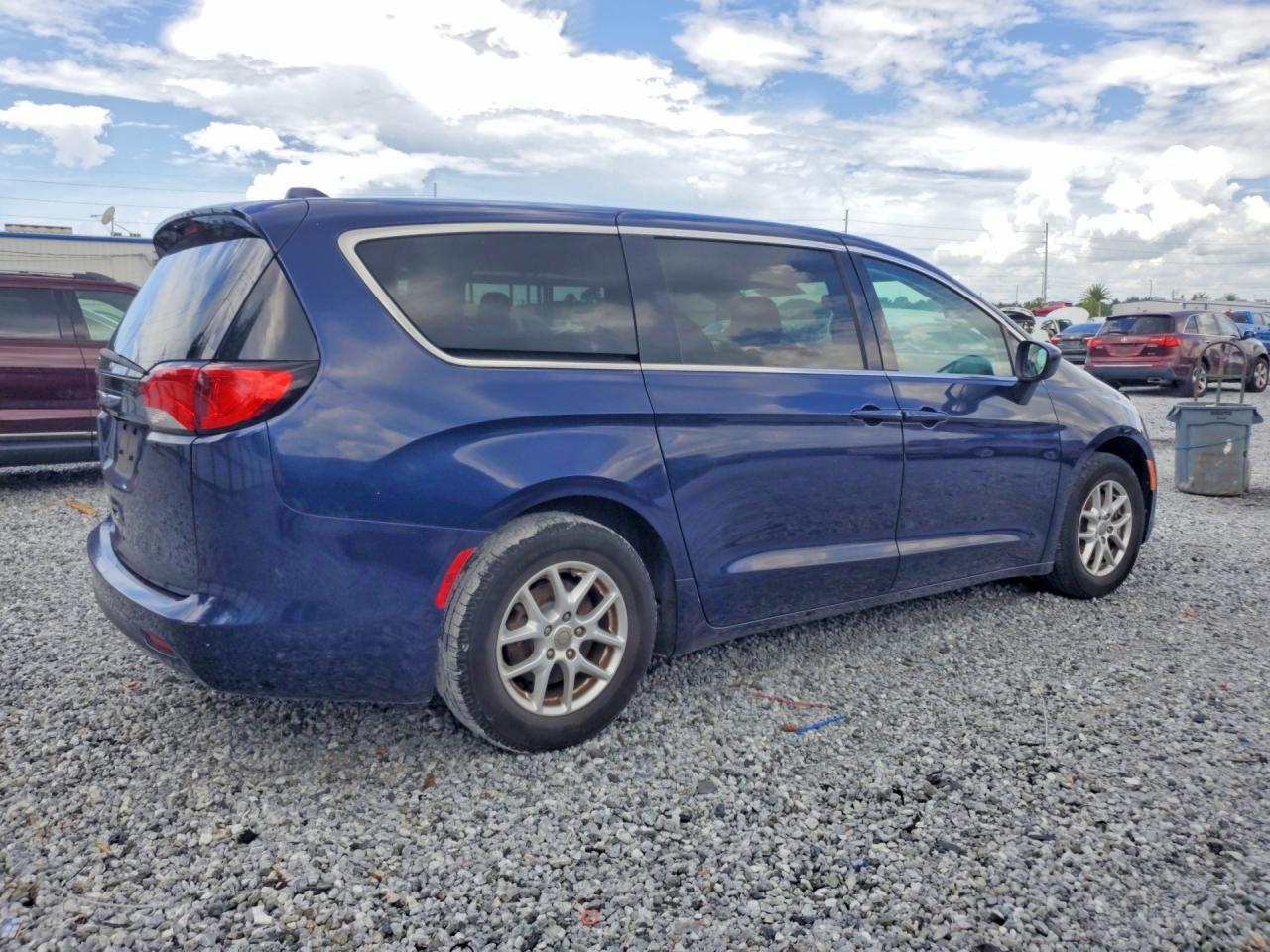 2C4RC1DG7HR688883 · 2017 CHRYSLER PACIFICA · 3/13