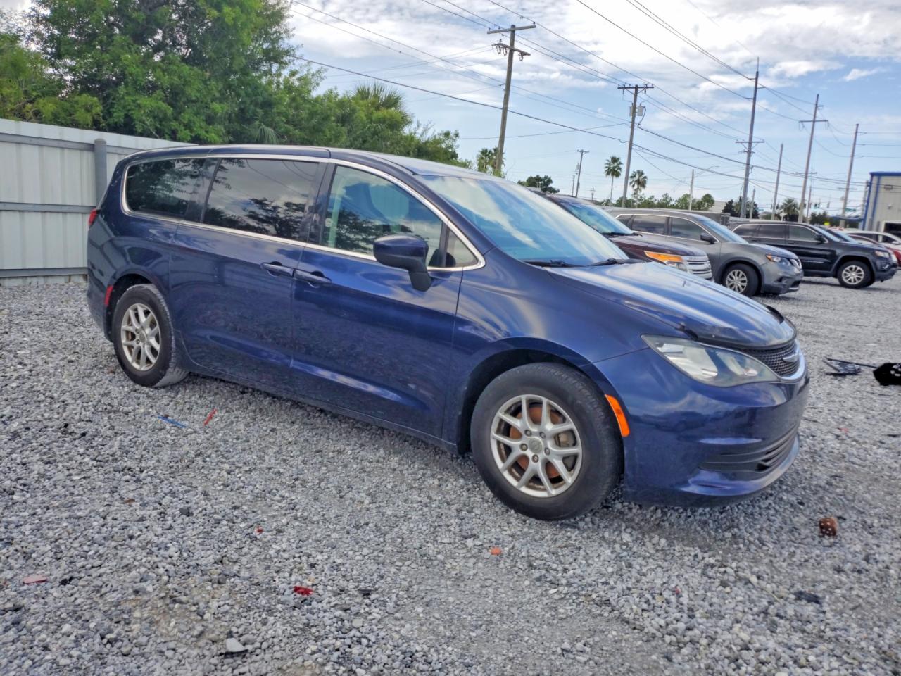 2C4RC1DG7HR688883 · 2017 CHRYSLER PACIFICA · 4/13