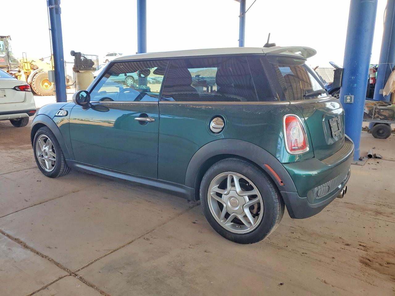 WMWMF73509TT97220 · 2009 MINI COOPER · 2/12