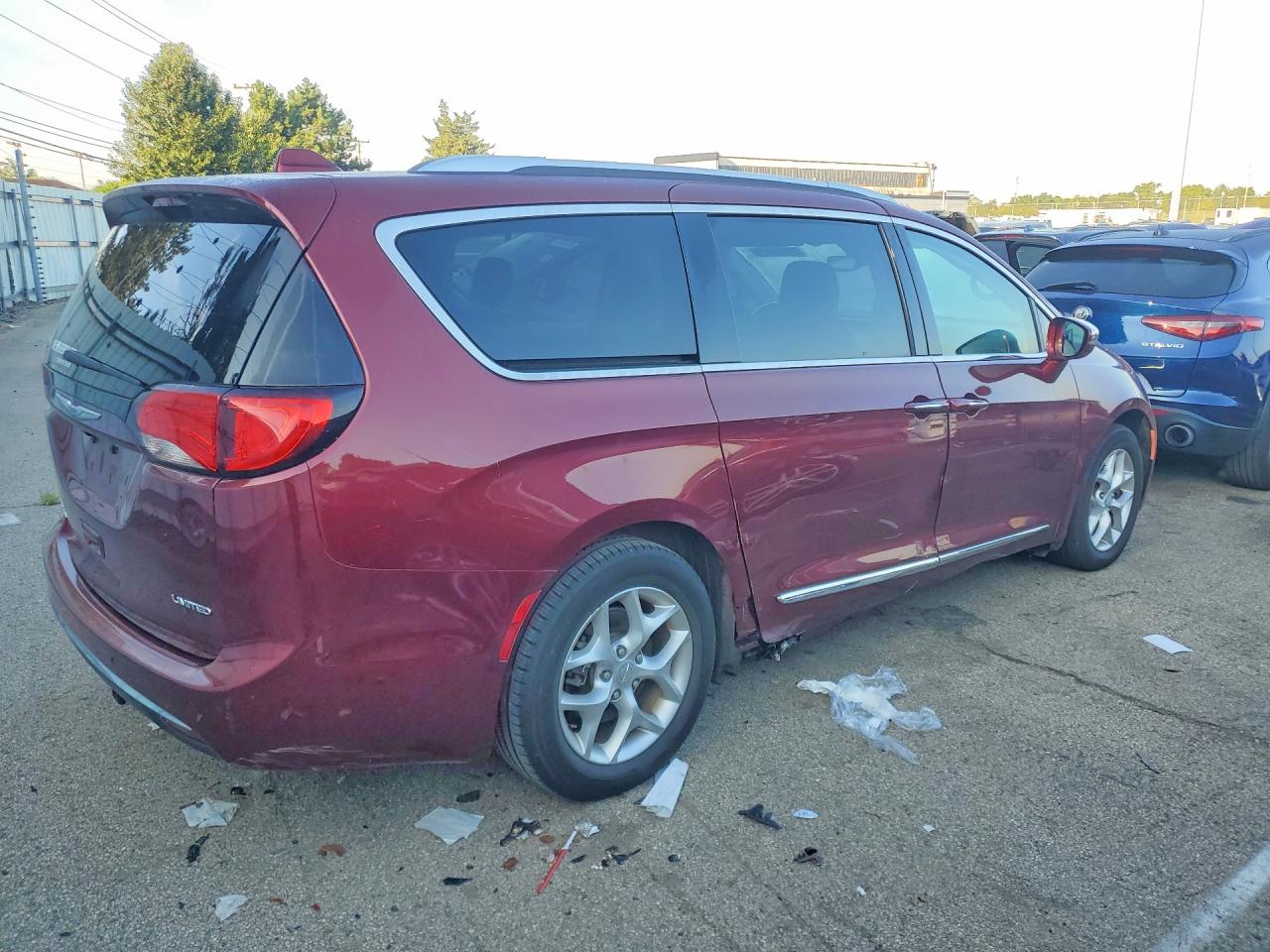 2C4RC1GG7KR720136 · 2019 CHRYSLER PACIFICA · 3/13