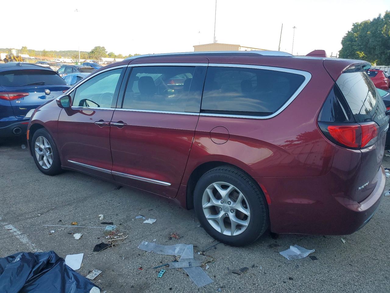 2C4RC1GG7KR720136 · 2019 CHRYSLER PACIFICA · 2/13