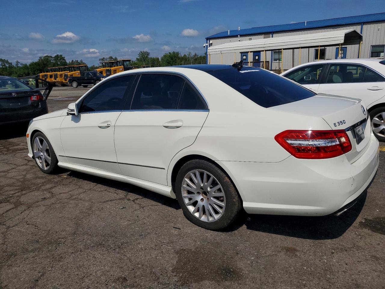 WDDHF8HB8BA292084 · 2011 MERCEDES-BENZ E · 2/13