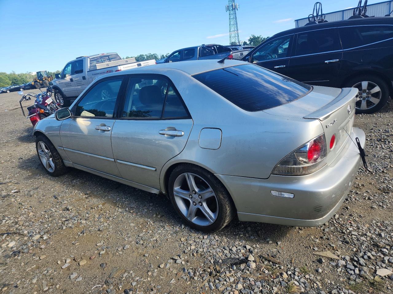 JTHBD192X30079588 · 2003 LEXUS IS 300 · 2/12