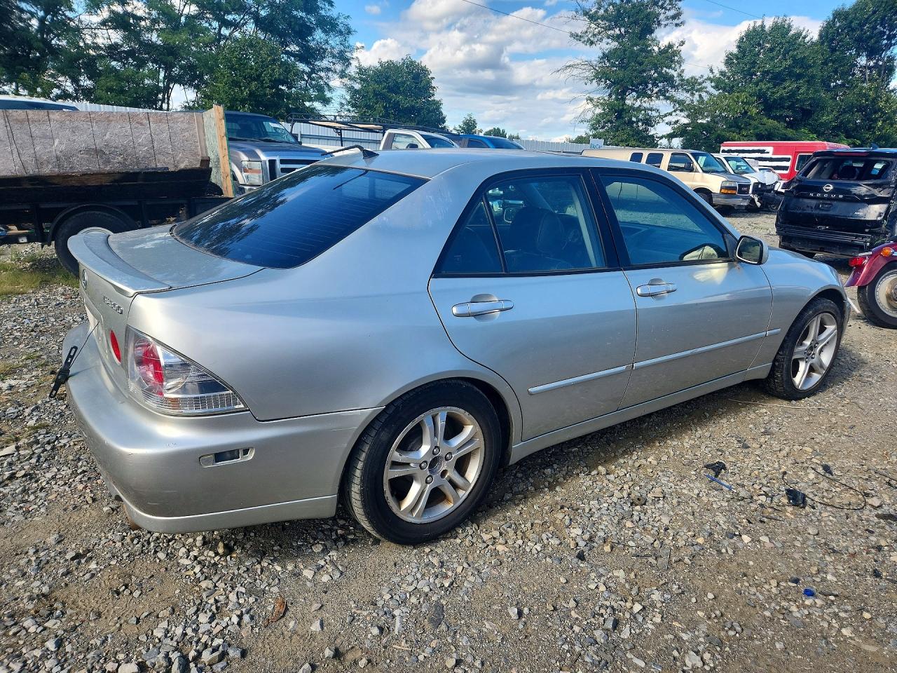 JTHBD192X30079588 · 2003 LEXUS IS 300 · 3/12