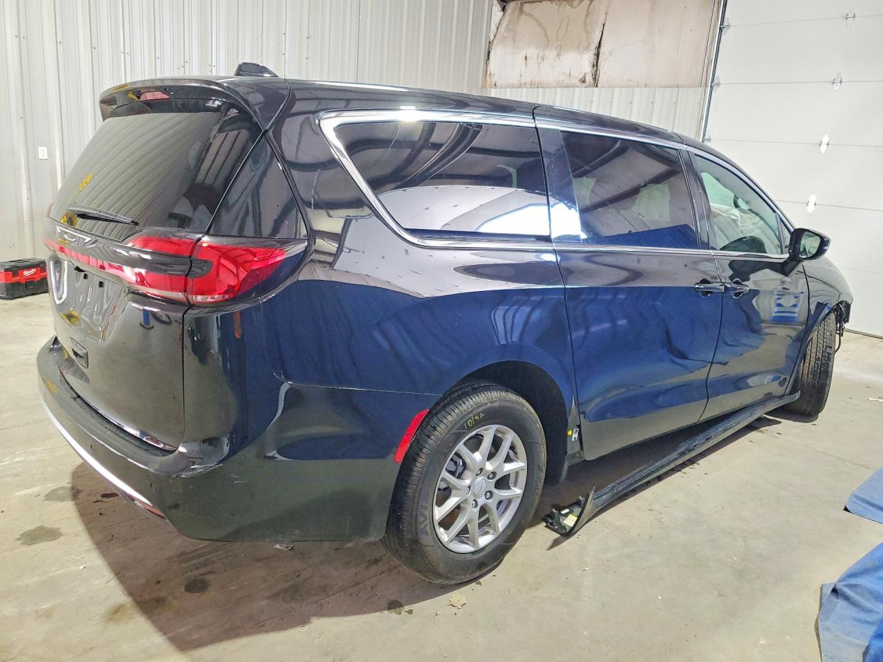 2C4RC1BG5VR570877 · 2027 CHRYSLER PACIFICA · 3/13