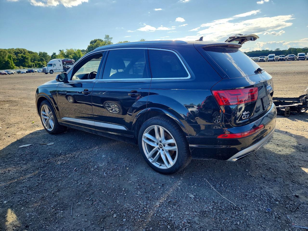 WA1VAAF74HD024278 · 2017 AUDI Q7 · 2/13