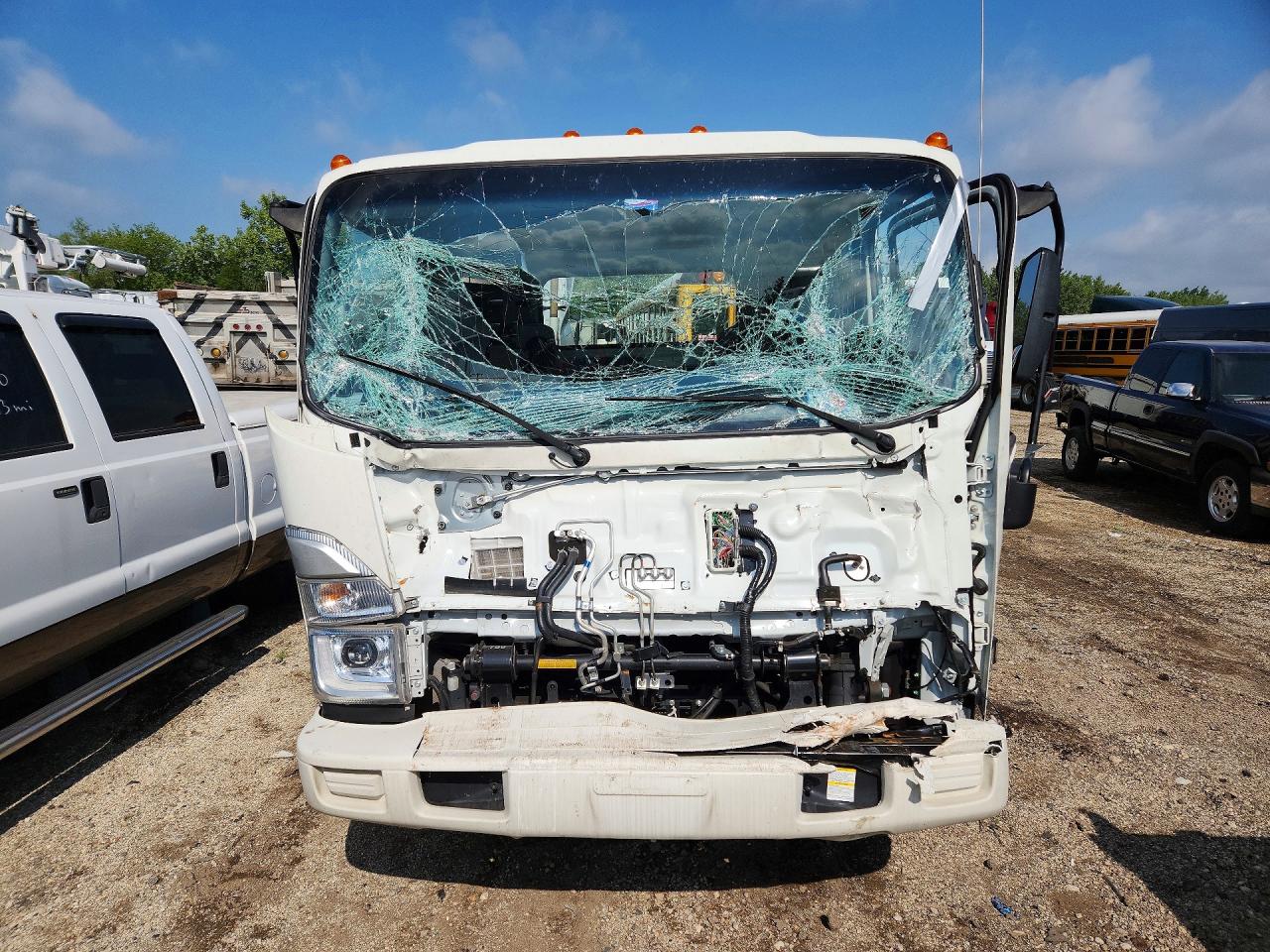 54DC4W1D9SS211366 · 2025 ISUZU NPR HD · 5/13