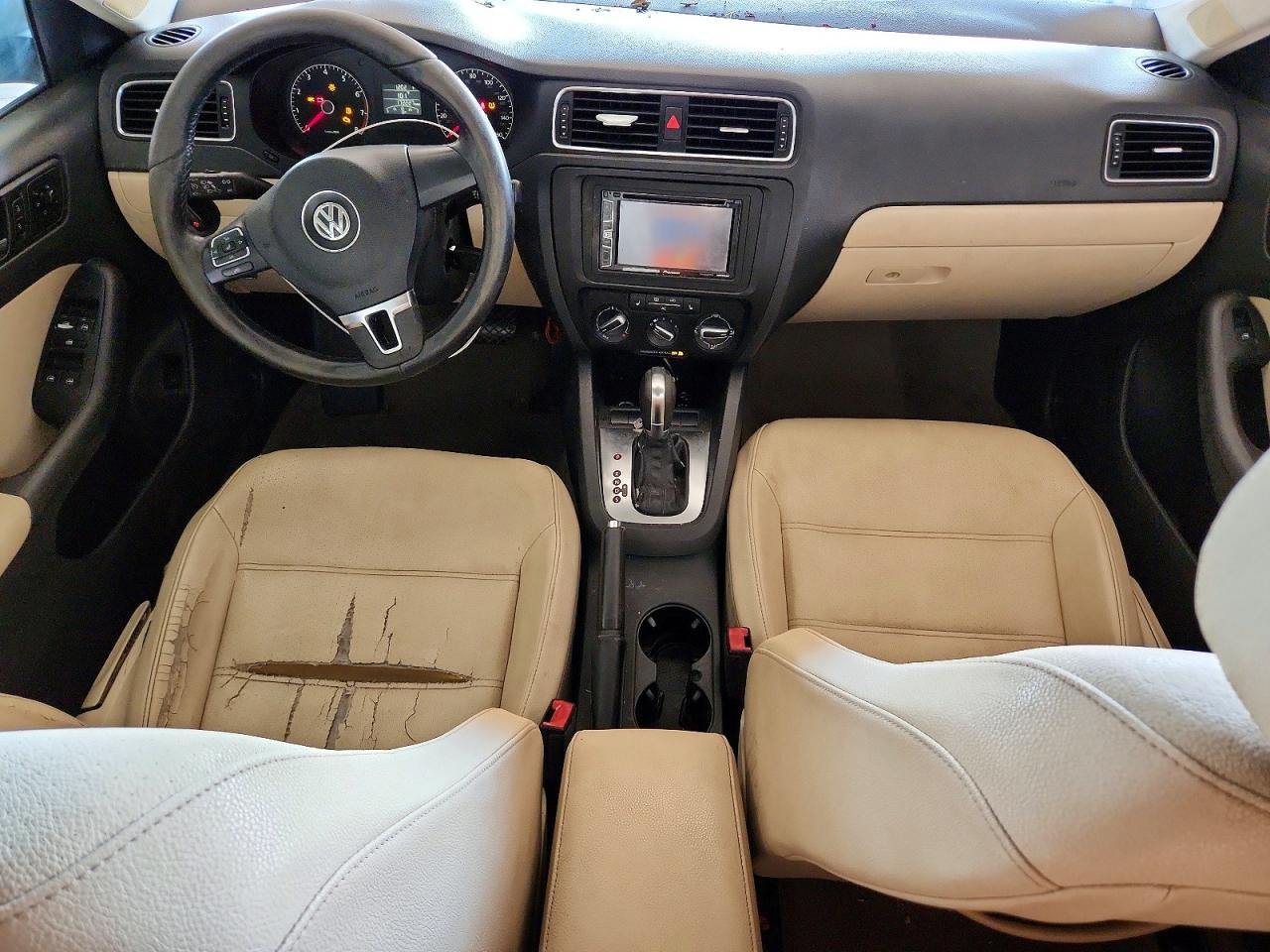 3VWDZ7AJ3BM354261 · 2011 VOLKSWAGEN JETTA · 8/12