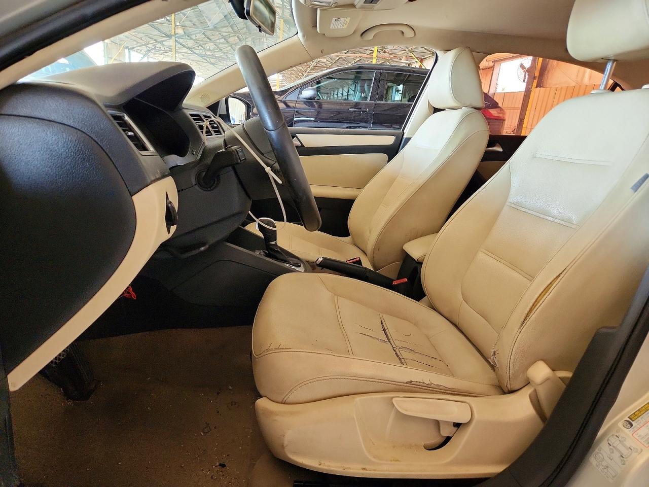3VWDZ7AJ3BM354261 · 2011 VOLKSWAGEN JETTA · 7/12