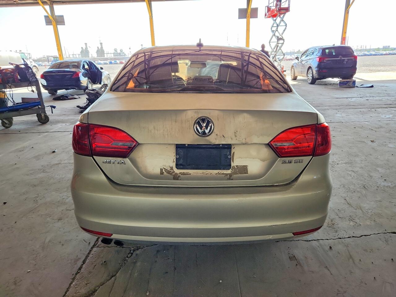 3VWDZ7AJ3BM354261 · 2011 VOLKSWAGEN JETTA · 6/12