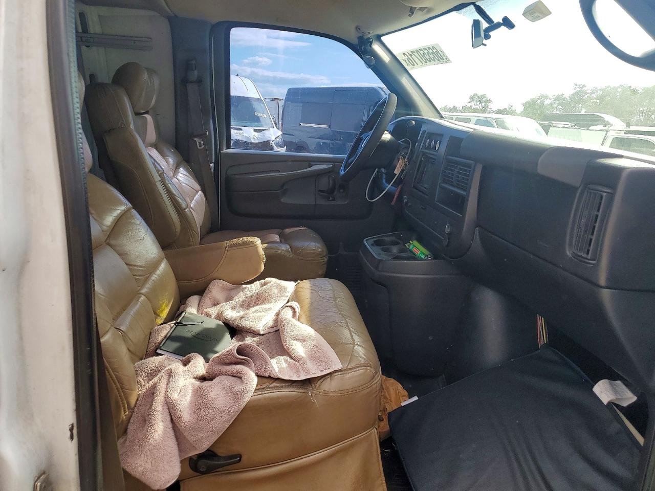 1GCSGAFX6B1105721 · 2011 CHEVROLET EXPRESS G1500 · 5/10