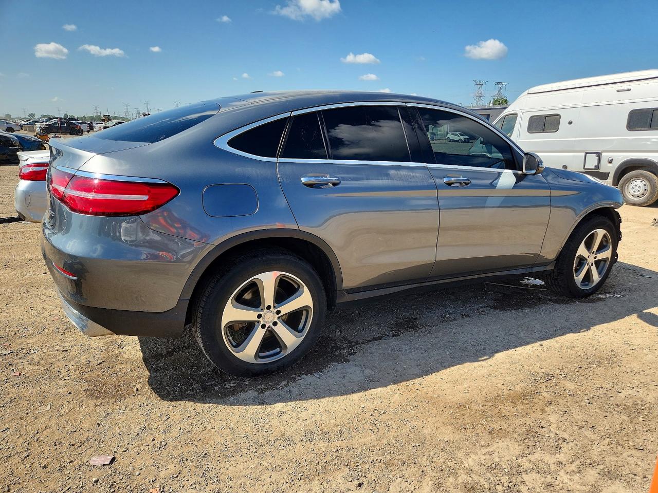 WDC0J4KB1HF198853 · 2017 MERCEDES-BENZ GLC COUPE · 3/13