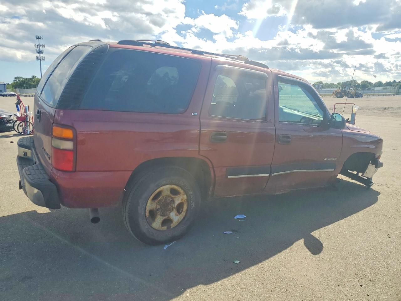 1GNEK13T81J235700 · 2001 CHEVROLET TAHOE · 3/14