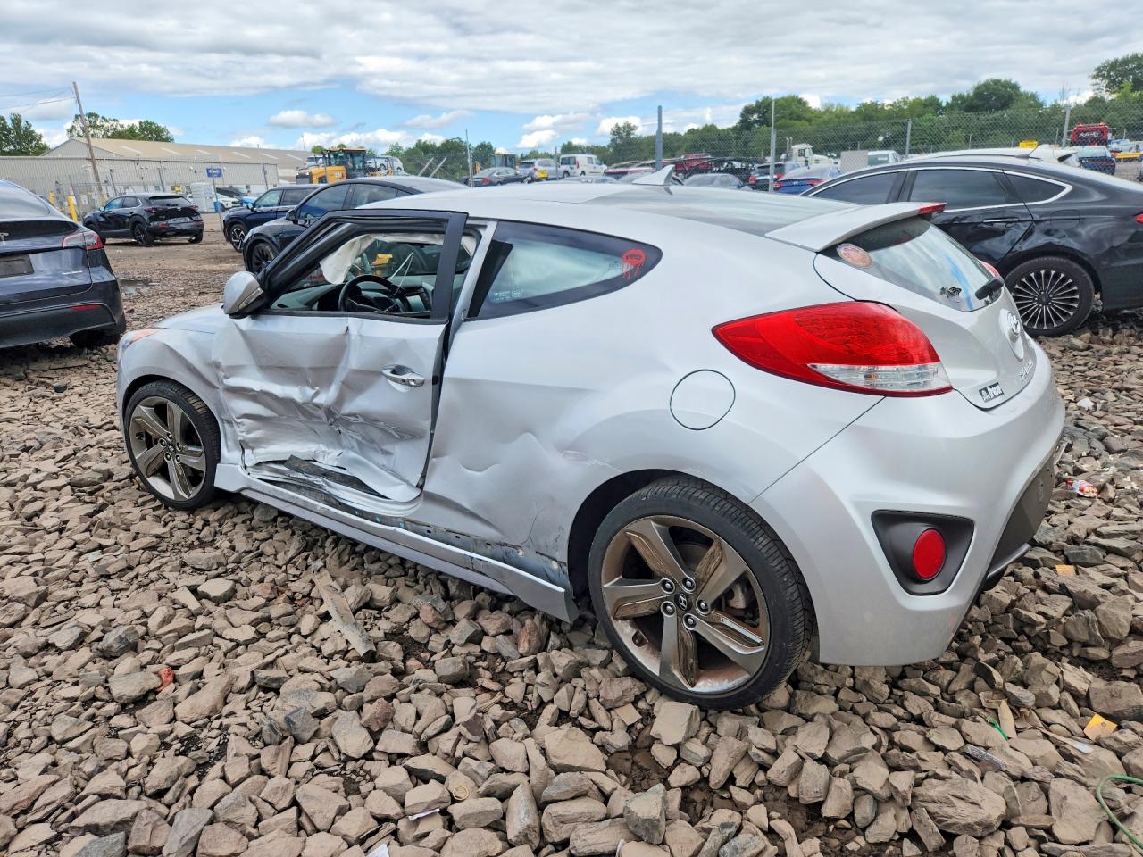 KMHTC6AE7DU095295 · 2013 HYUNDAI VELOSTER · 2/12