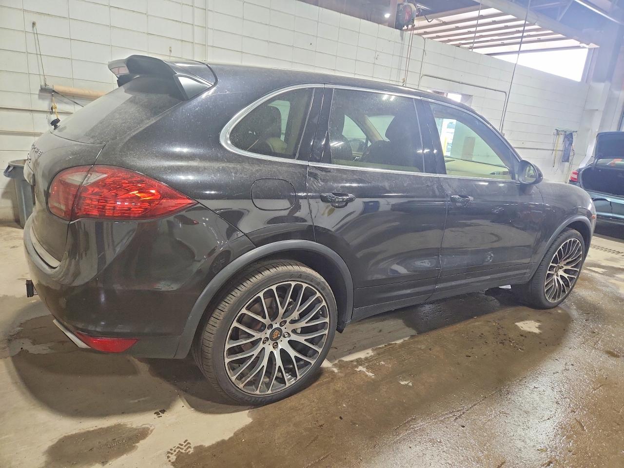 WP1AB2A24CLA40173 · 2012 PORSCHE CAYENNE · 3/13
