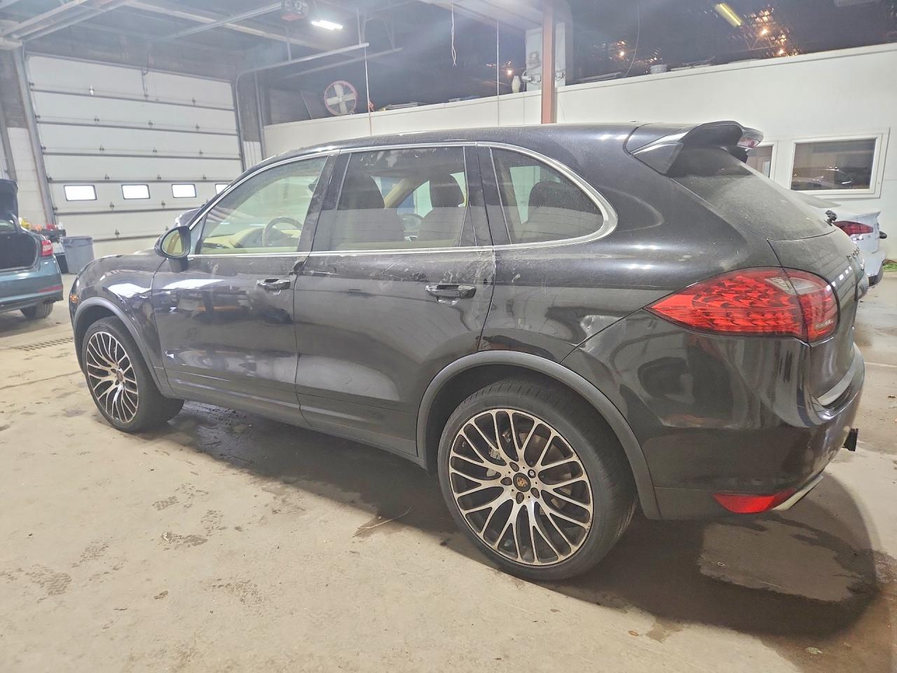 WP1AB2A24CLA40173 · 2012 PORSCHE CAYENNE · 2/13