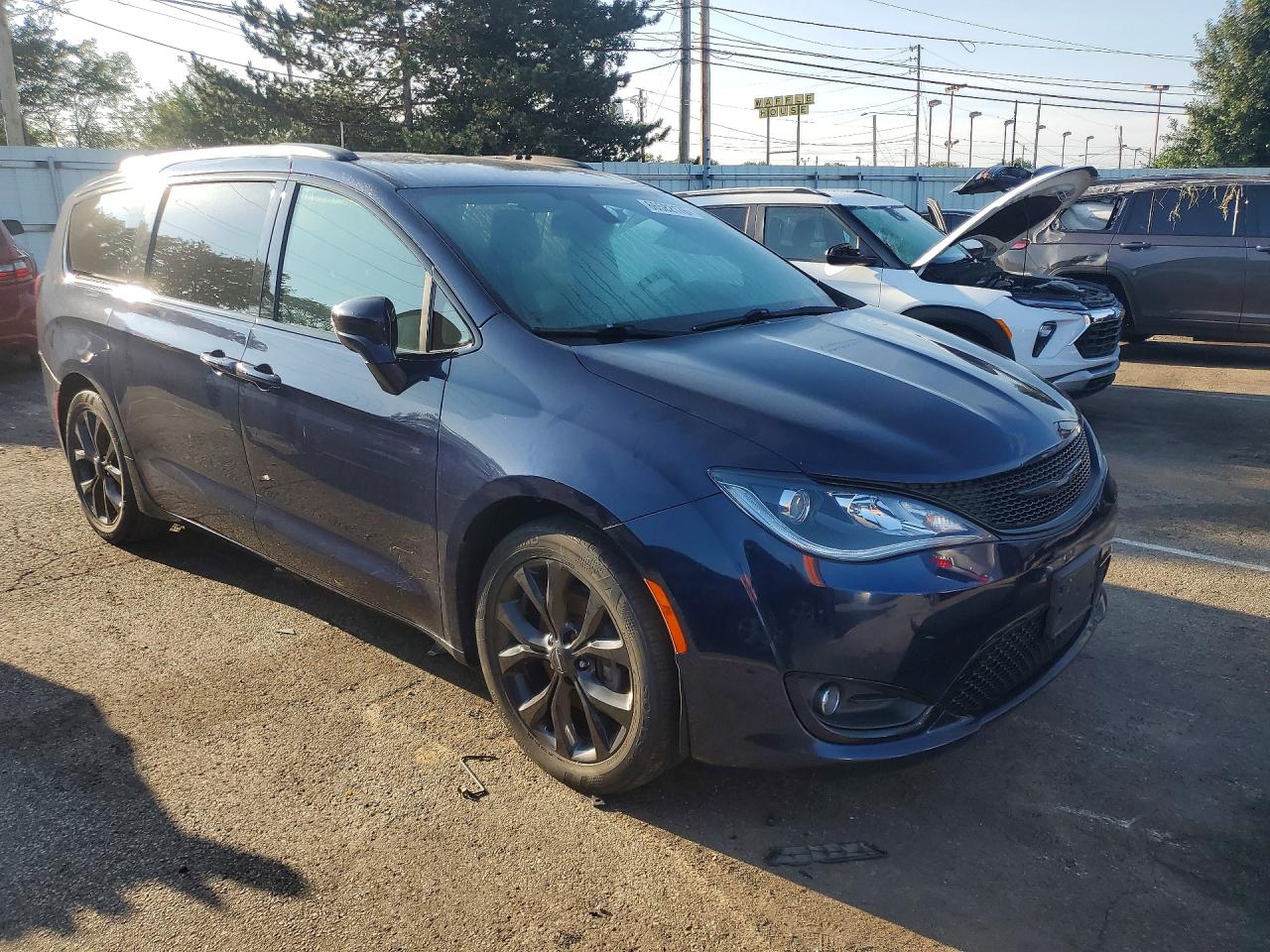 2C4RC1BG3JR364466 · 2018 CHRYSLER PACIFICA · 4/13