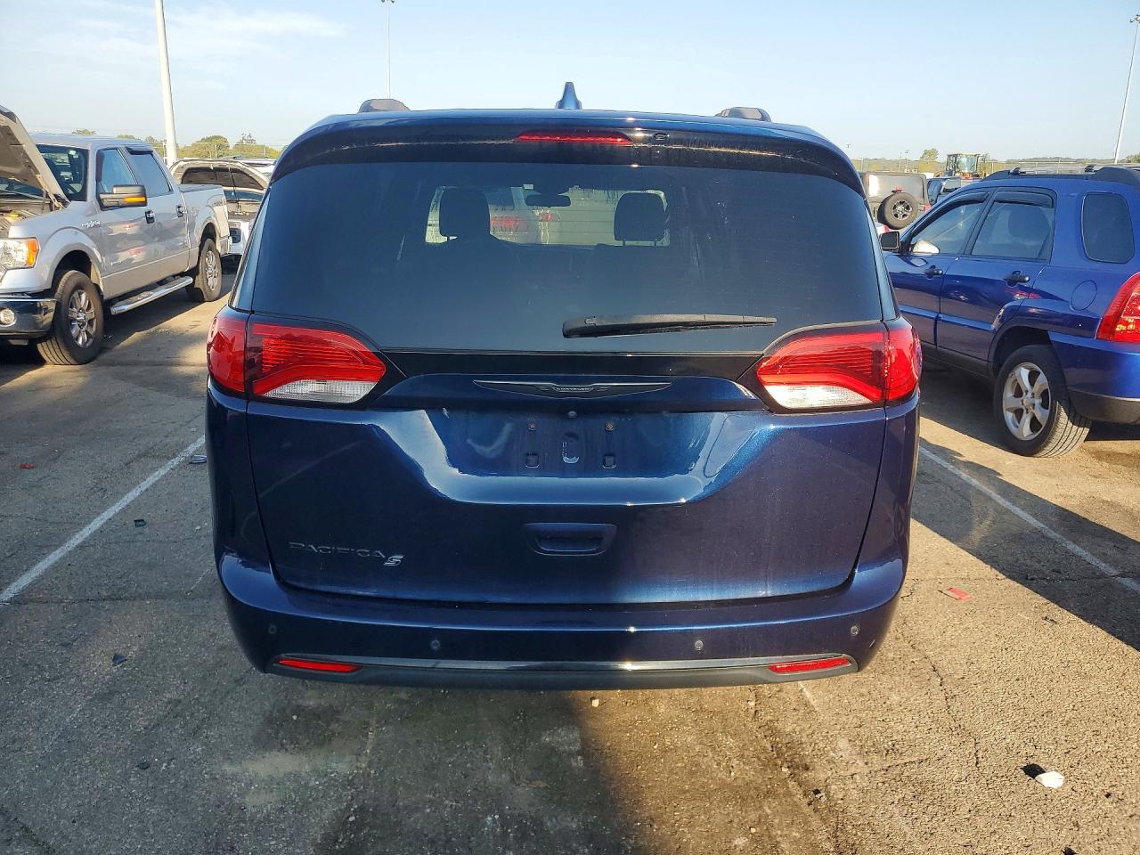 2C4RC1BG3JR364466 · 2018 CHRYSLER PACIFICA · 6/13
