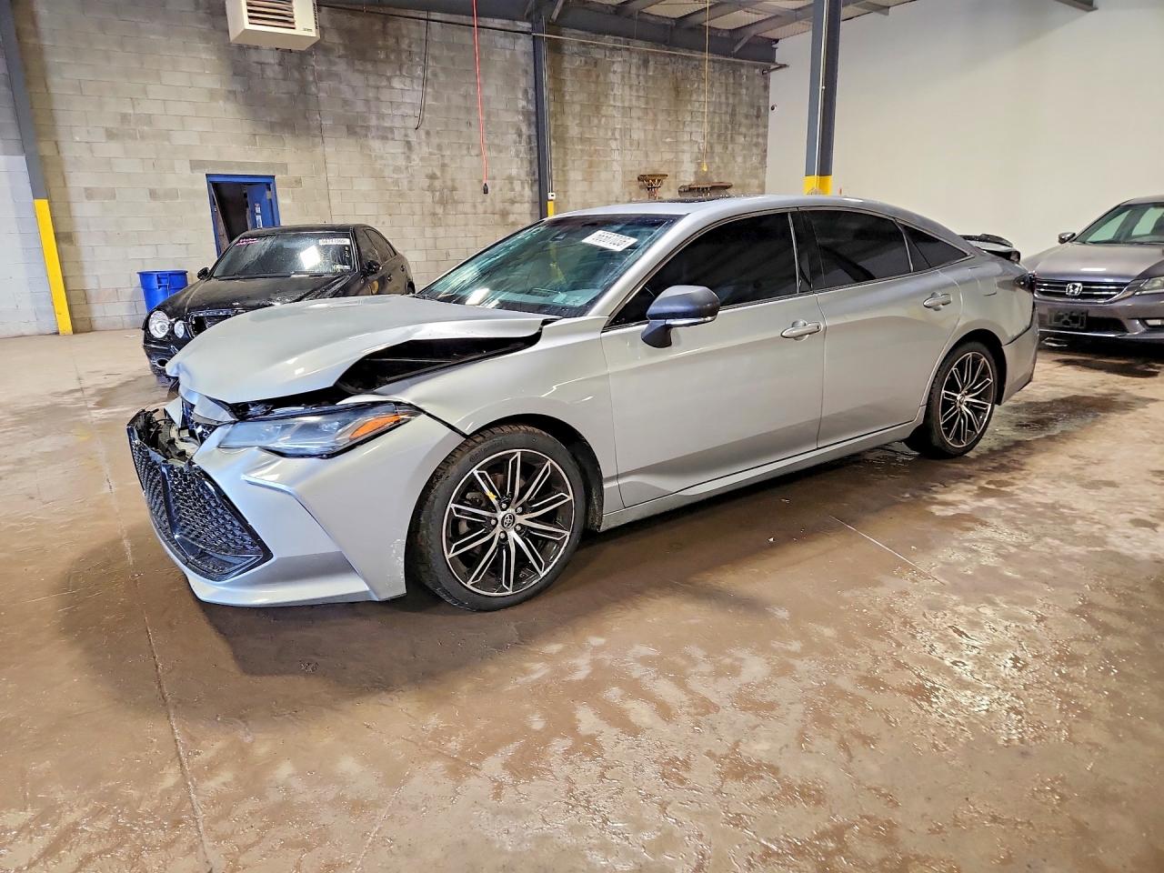 2019 TOYOTA AVALON