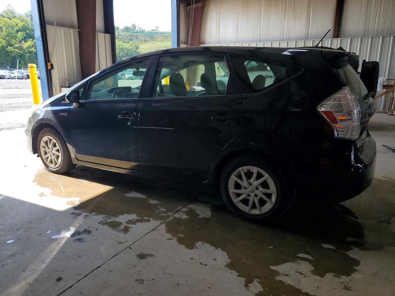 JTDZN3EU8D3286951 · 2013 TOYOTA PRIUS V · 2/12