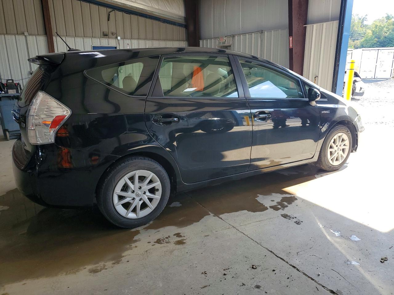 JTDZN3EU8D3286951 · 2013 TOYOTA PRIUS V · 3/12