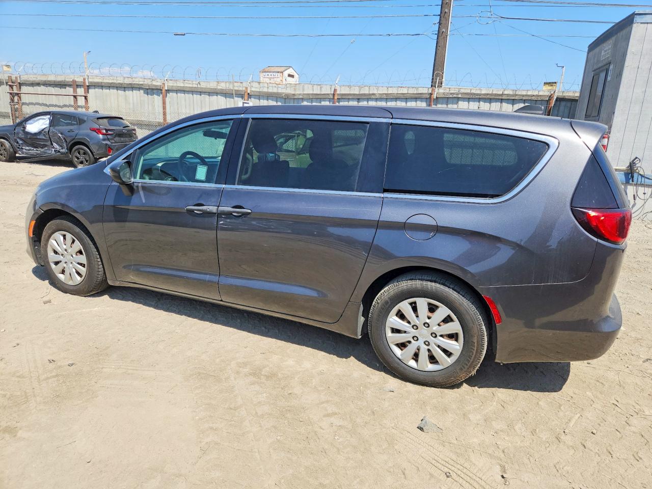 2C4RC1AG3JR355736 · 2018 CHRYSLER PACIFICA · 2/13
