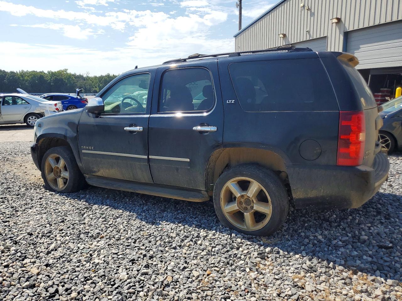 1GNSKCE03CR227381 · 2012 CHEVROLET TAHOE · 2/13