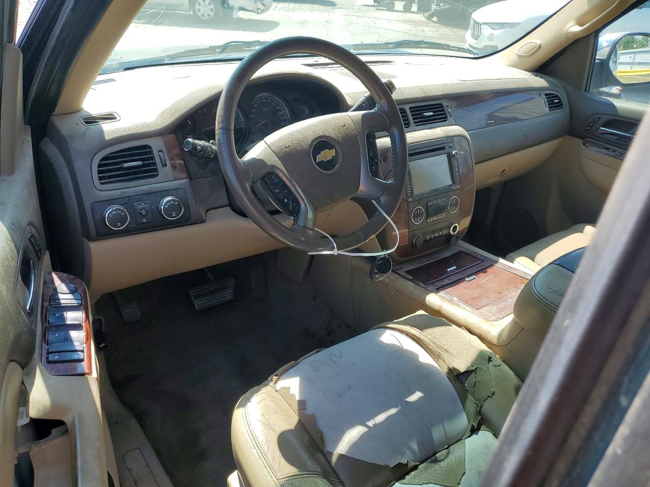 1GNSKCE03CR227381 · 2012 CHEVROLET TAHOE · 8/13