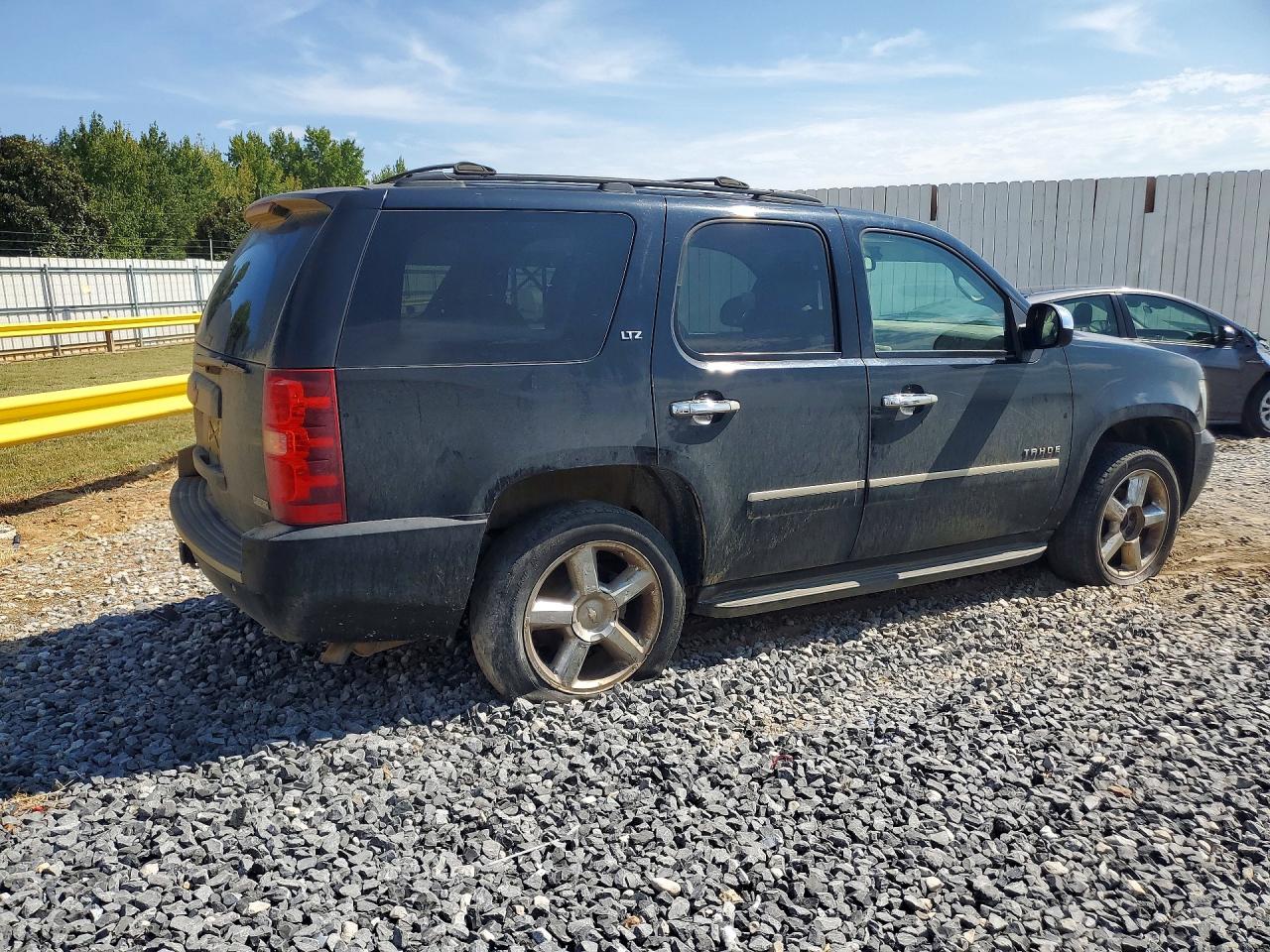 1GNSKCE03CR227381 · 2012 CHEVROLET TAHOE · 3/13