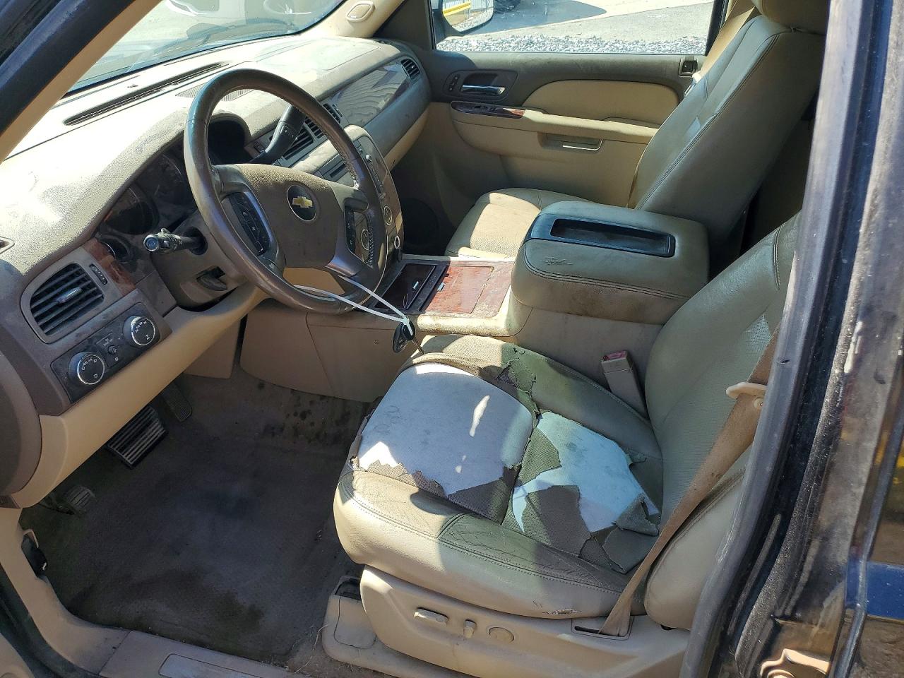 1GNSKCE03CR227381 · 2012 CHEVROLET TAHOE · 7/13