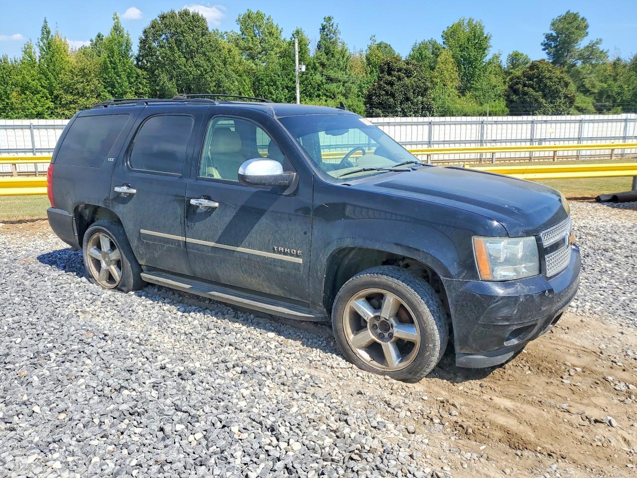 1GNSKCE03CR227381 · 2012 CHEVROLET TAHOE · 4/13