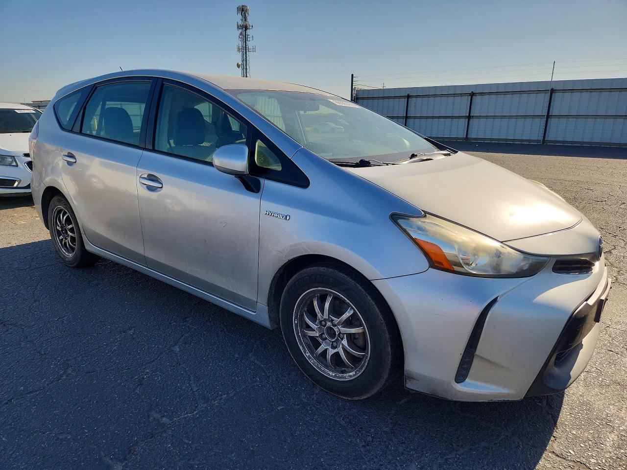JTDZN3EU5FJ039076 · 2015 TOYOTA PRIUS V · 4/12