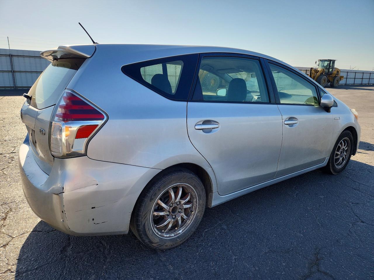 JTDZN3EU5FJ039076 · 2015 TOYOTA PRIUS V · 3/12
