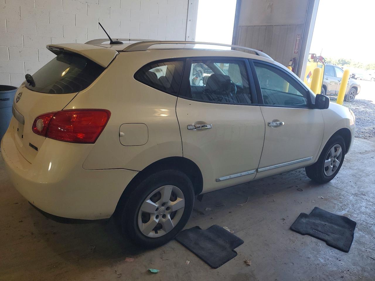 JN8AS5MT1FW654855 · 2015 NISSAN ROGUE SELECT · 3/13