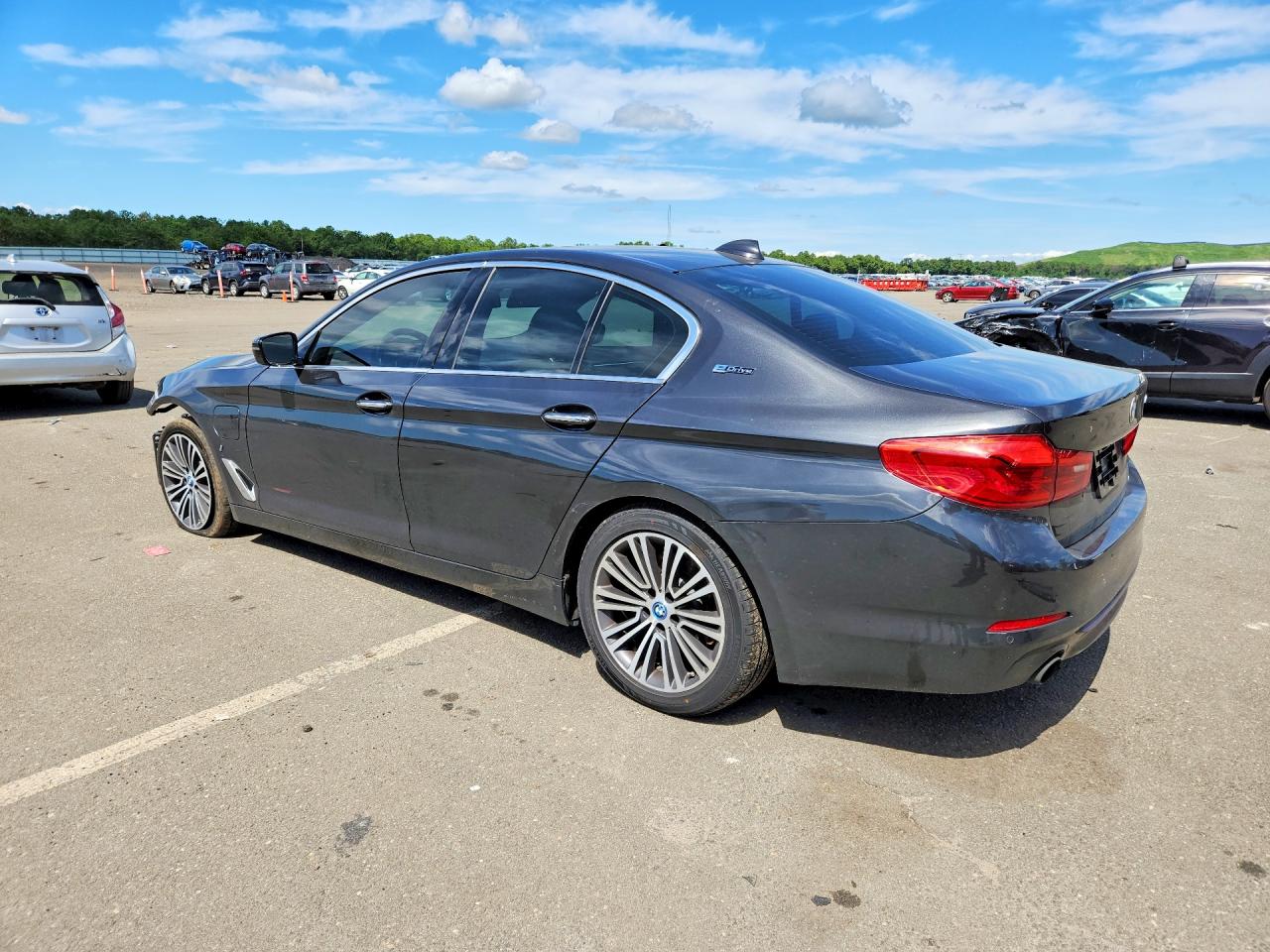 WBAJB1C57JB085188 · 2018 BMW 530XE · 2/12
