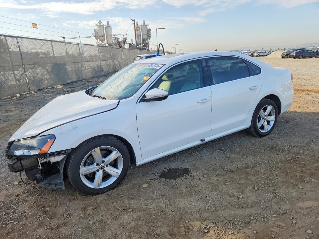 2012 VOLKSWAGEN PASSAT