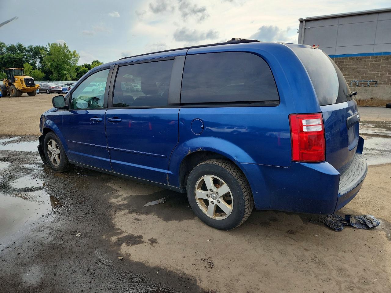 2D4RN4DE6AR185574 · 2010 DODGE GRAND CARAVAN · 2/13