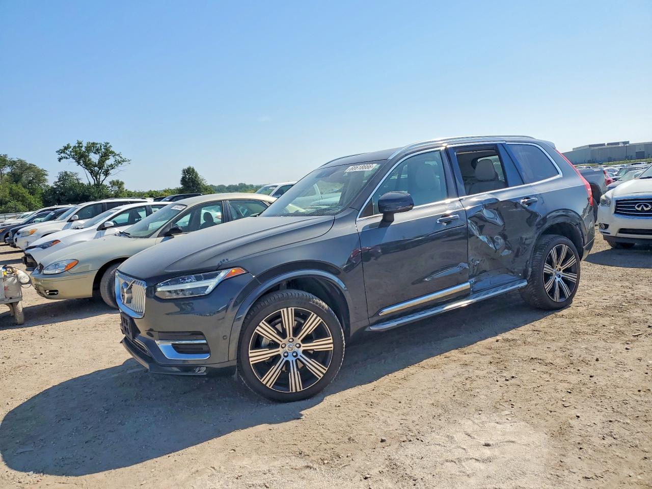 2022 VOLVO XC90