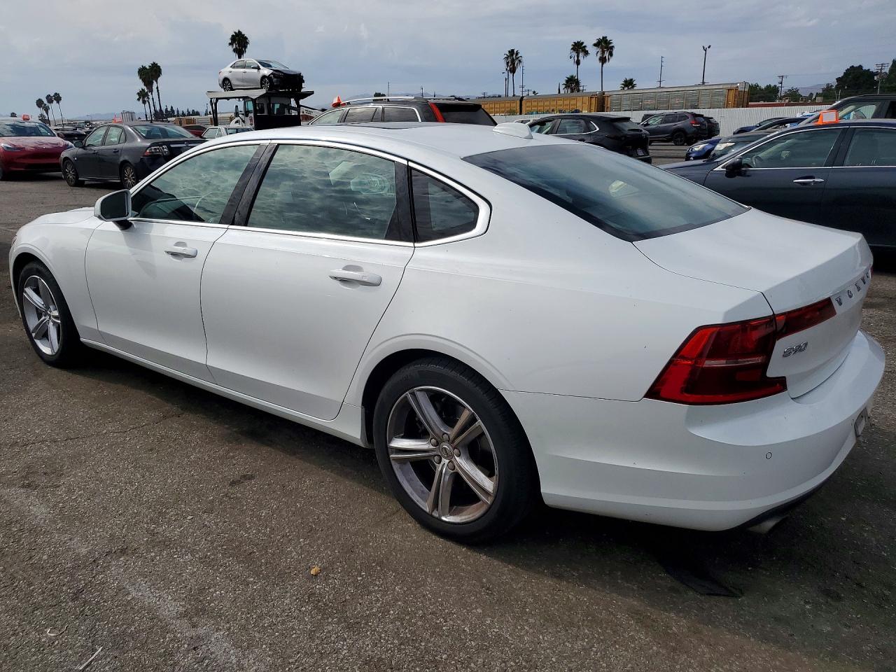 LVY982AK5JP030818 · 2018 VOLVO S90 · 2/12