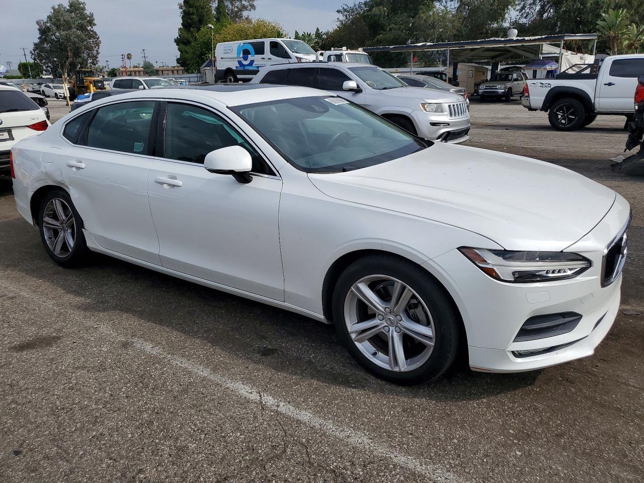 LVY982AK5JP030818 · 2018 VOLVO S90 · 4/12