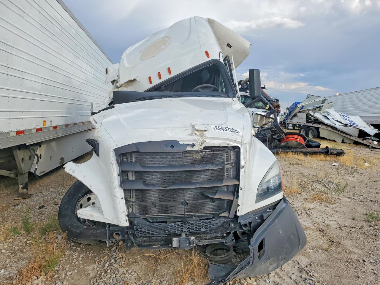 3AKJHHDR7SSWB6910 · 2025 FREIGHTLINER CASCADIA 126 · 5/14
