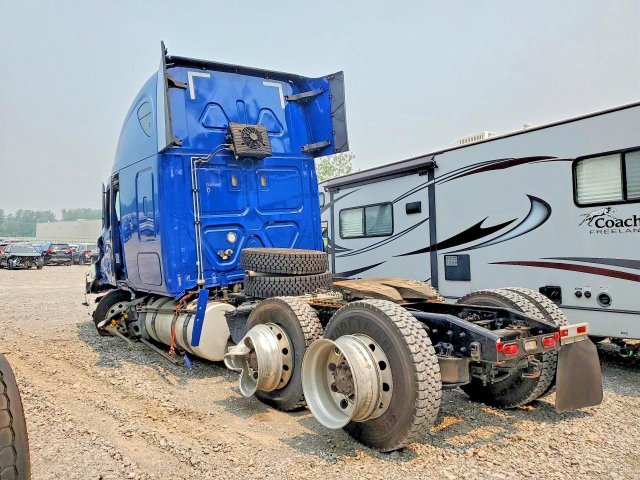 3AKJHHDR8RSVB0685 · 2024 FREIGHTLINER CASCADIA · 2/11