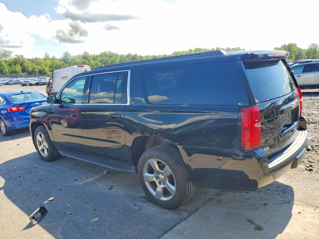 1GNSKHKC4JR358764 · 2018 CHEVROLET SUBURBAN · 2/13